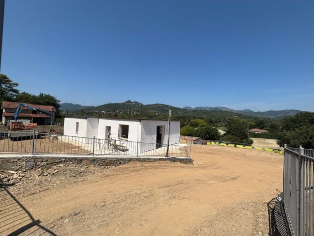 VENDESI VILLA INDIPENDENTE DI NUOVA COSTRUZIONE CON GIARDINO MAGAZZINO E BOX - Foto 6