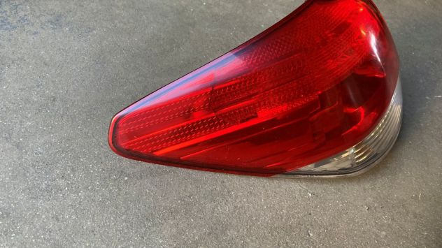 Fanale posteriore SX originale Subaru Legacy SW del 2012 (84912AJ100) - Foto 2