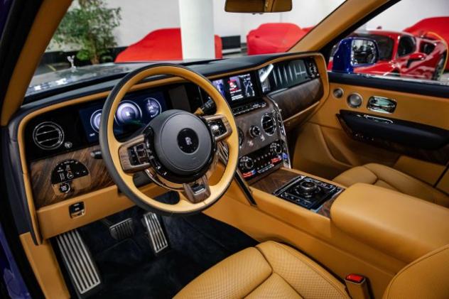 ROLLS-ROYCE Cullinan FULL SPECS|BESPOKE AUDIO&INTERIOR|REAR THEATRE rif. 23547297 - Foto 9