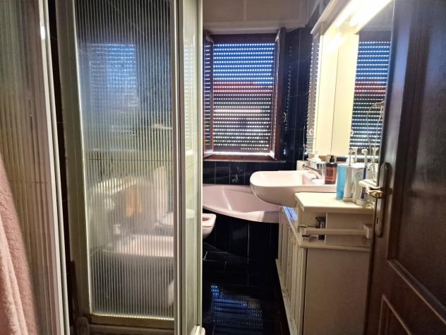 Marina di Massa, centro e a 200 m dal mare, appartamento al primo piano composto da ingresso, sala, cucina, disimpegno, due camere matrimoniali, bagno - Foto 15