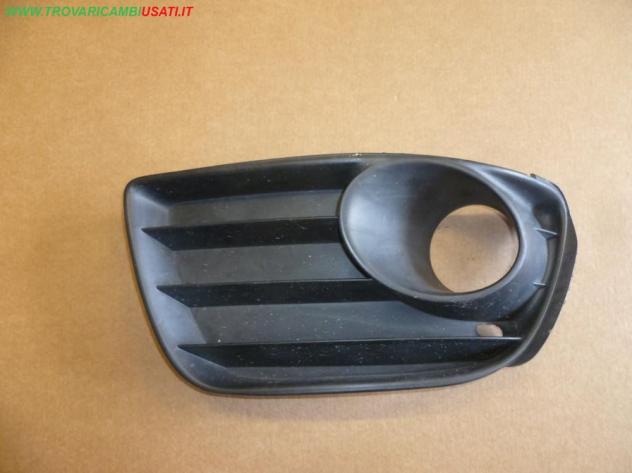 GRIGLIA LAT.S.PARAURTI ANT.(versione per fendinebbia)  Carrozzeria  Lamierati esterni  Paraurti  Griglia di ven FIAT - PUNTO III - 01-06-2003 - 01-02-