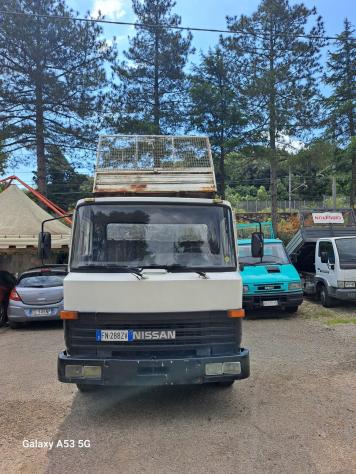 Nissan L-35 ribaltabile trilaterale patente b - Foto 2