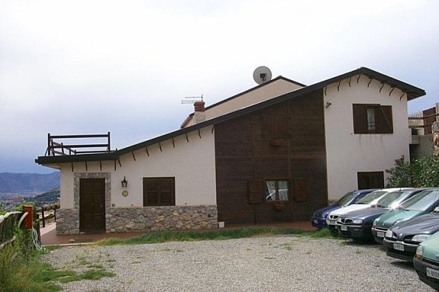 Cerco cameriera automunita per lavoro di pulizia casa (no badante)