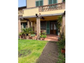 Villetta bifamiliare in affitto a Forte dei Marmi 150 mq  Rif: 1031622