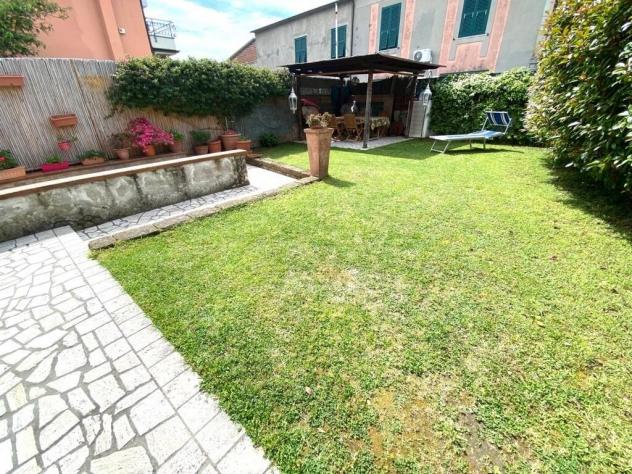 Casa semindipendente in vendita a Massa 260 mq Rif: 1155809