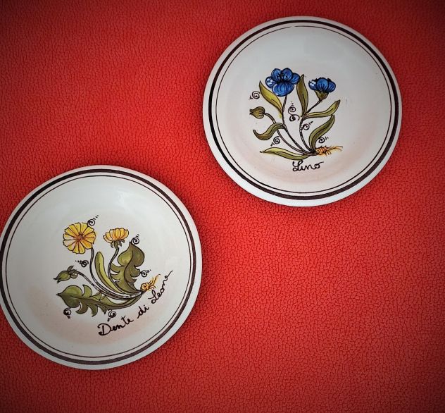Piatti decorativi in ceramica, vintage, smaltati e decorati a mano