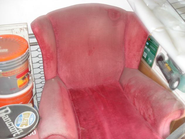 2 POLTRONE DI VELLUTO ROSSO CON TELAIO MOLTO ROBUSTO IN LEGNO MASSELLO. - Foto 2