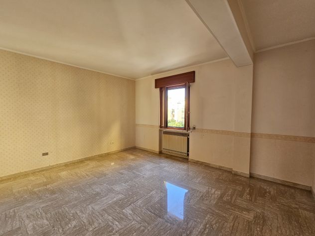 VENDESI APPARTAMENTO CON ASCENSORE, GARAGE E CANTINA IN VIA EMILIA, 7 – VENOSA - Foto 6