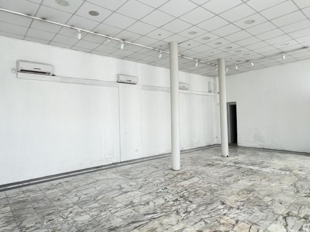 Oltre 3 vetrine in affitto a Carrara - Foto 10
