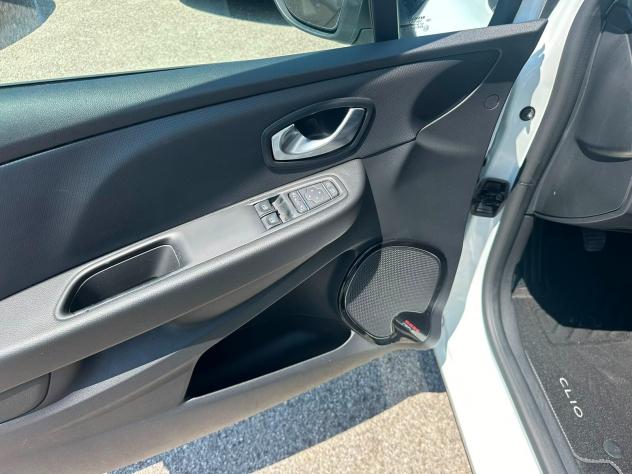 Renault Clio dCi 8V 75 CV 5 porte Moschino Intens - Foto 6