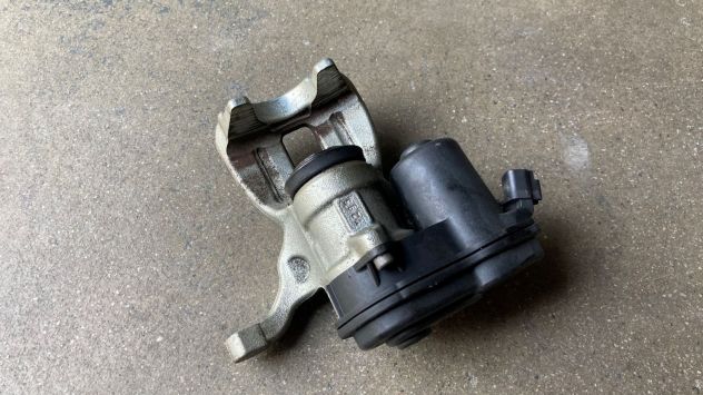 Pinza freno elettrica posteriore DX Toyota C-HR Hybrid del 2021 (47830F4030) - Foto 4