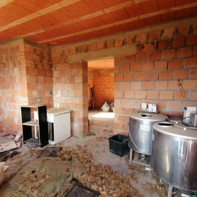 Nella Frazione dell'Elmo nel comune di Sorano, dove sono presenti i servizi di prima necessità, a 10 km da Sorano e relative terme, 11 km da Pitiglian - Foto 14