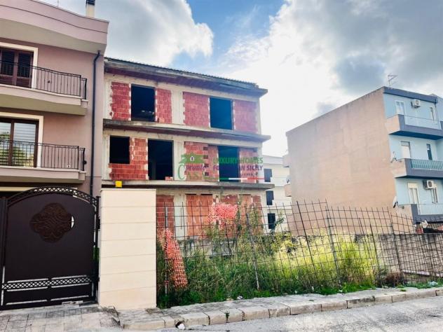 Rif:2680 - Rustico bifamiliare in centro a Comiso con garage e veranda di 40 mq