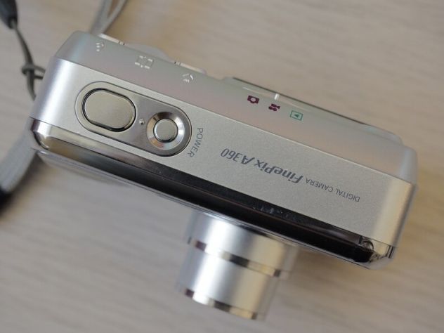 Fotocamera digitale compatta Fujifilm FinePix A360 da 4,1 MP con flash come nuo - Foto 7