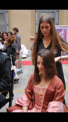 CERCO LAVORO COME APPRENDISTA PARRUCCHIERA - Foto 5