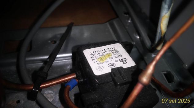 particolari per frigo electrolux ENN2815COW (2020) - Foto 5