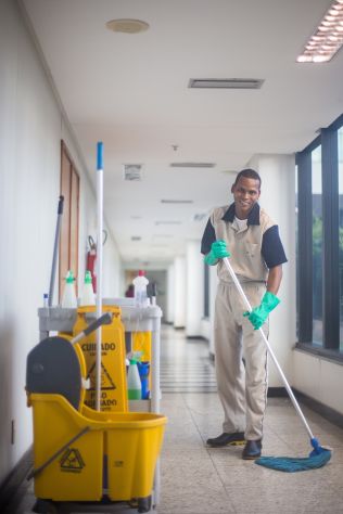 ADDETTI  ADDETTE ALLE PULIZIE INDUSTRIALI