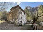 Rustico / Casale di 400 m² con più di 5 locali in vendita a Roncobello