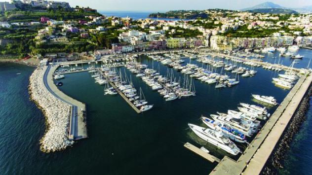 barca a motore barca cabinato usato na anno2010 lunghezza mt6