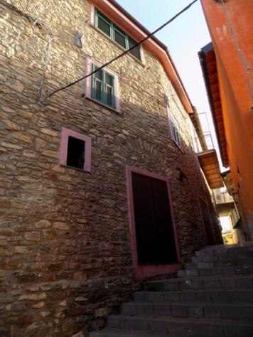 VENDESI A CESIO IN CENTRO PAESE CASA AUTONOMA SU TRE LIVELLI IN PERFETTO STATO - Foto 9