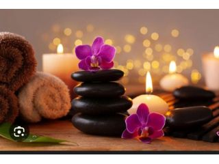 Massaggi - benessere Bari - Massaggiatrice  Professionale Qualificata esperta in Massaggi Relax e Benessere Tel:3792223542
