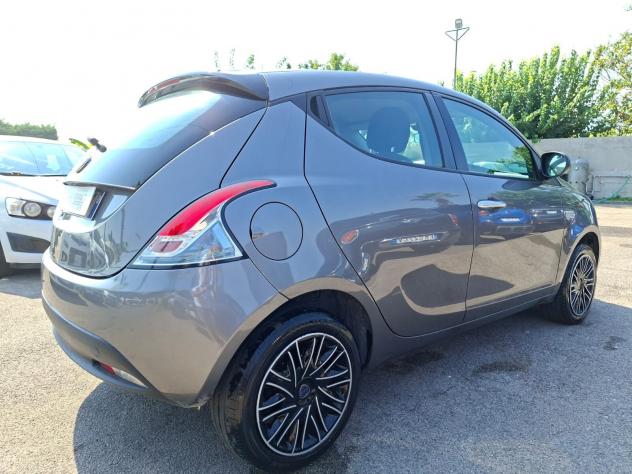 Lancia Ypsilon 1.0 FireFly 5 porte S&S Hybrid Gold - Foto 6