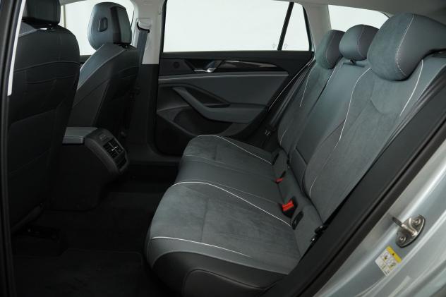 Volkswagen Passat 1.5 TSI DSG eHybrid Business 150kW 204CV - Foto 7