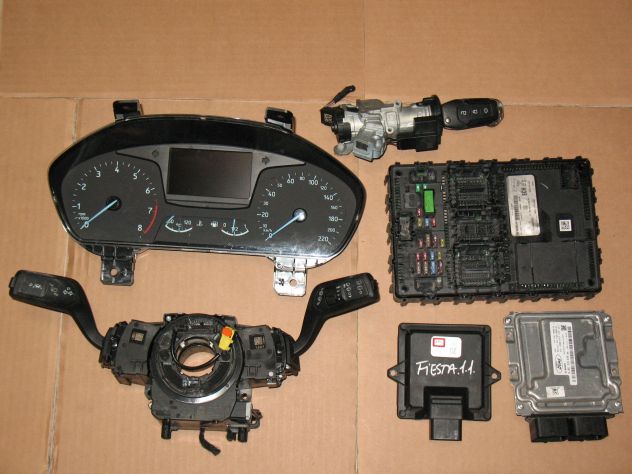 0261S18678 KIT ECU FORD FIESTA 1.1 ME17.0.3 DE817025 HU5T15604ECH H1BT3F944AE