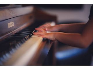 Pianista impartisce lezioni di pianoforte a Milano (anche on line)