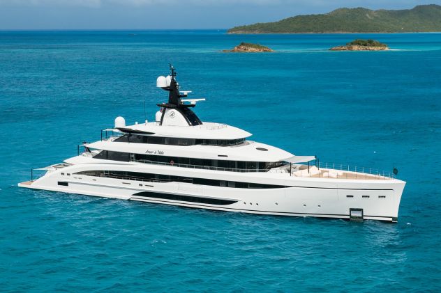Ragazza o ragazzo inizio carriera lavorativa settore falegname arredo mega yacht