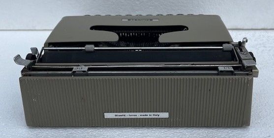 Macchina da Scrivere Olivetti Lettera 22 - Foto 4