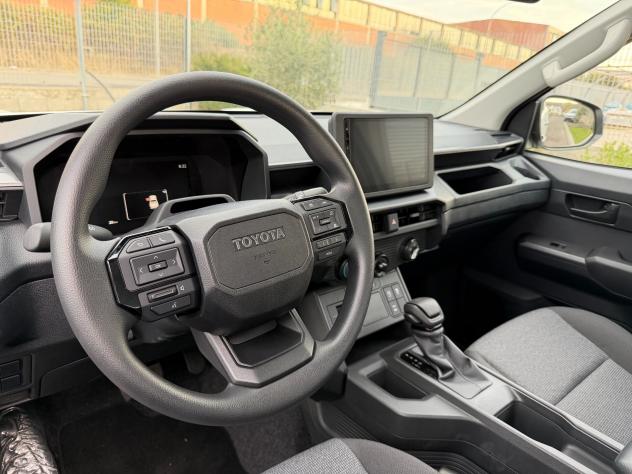 Toyota Hilux 2.8 D-4D A/T 4WD 48V 4 porte Double Cab KM ZERO - Foto 2