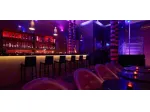 CERCASI RAGAZZE e BARISTE PER TOPLESS BAR