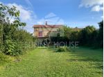 Ampia Villa Bifamiliare con Giardino di Aranci e Prato Verde a Lascari
