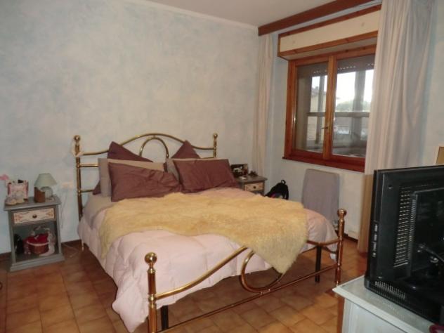 Capezzano in ottima posizione, appartamento sito al secondo piano con ingresso e angolo cottura,2 camere matrimoniali,bagno con vasca , ripostiglio e - Foto 5