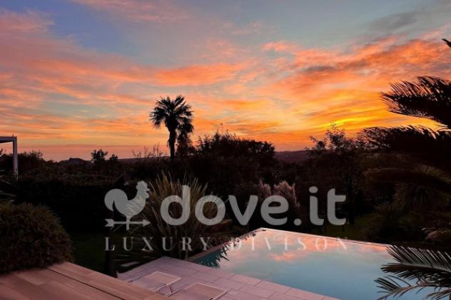 Villa di 380 m² con più di 5 locali e box auto in vendita a Colverde - Foto 3