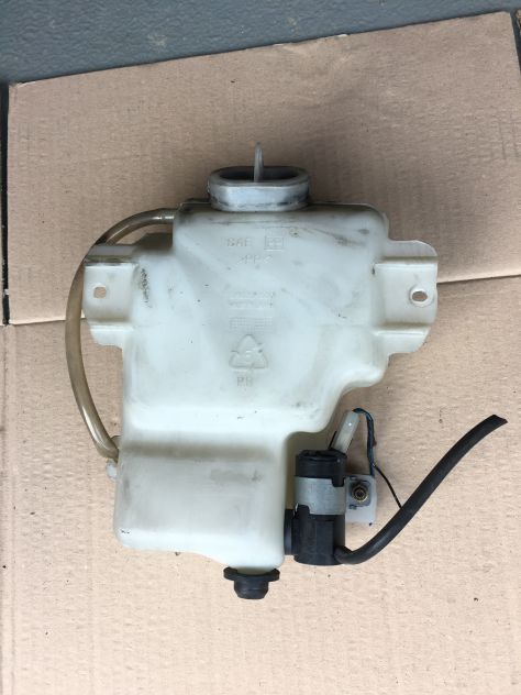 Vaschetta liquido tergi lunotto posteriore Mitsubishi Pajero 2.5 TD GLS V20 98