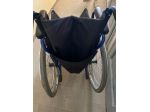 Carrozzina pieghevole per anziani e disabili