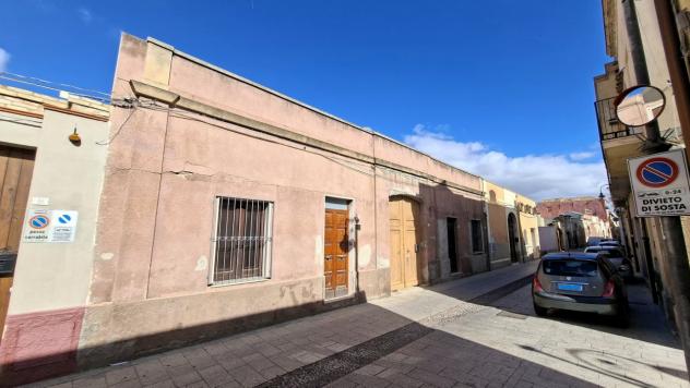Nel centro storico di Quartu S. Elena, vi proponiamo un'affascinante casa campidanese storica con cortile interno, vicina a tutti i servizi e ai trasp