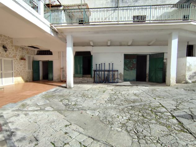 STATTE: VICO RONDINELLI : App. indipendente con volte di 88 mq. con TRE GARAGE - Foto 9