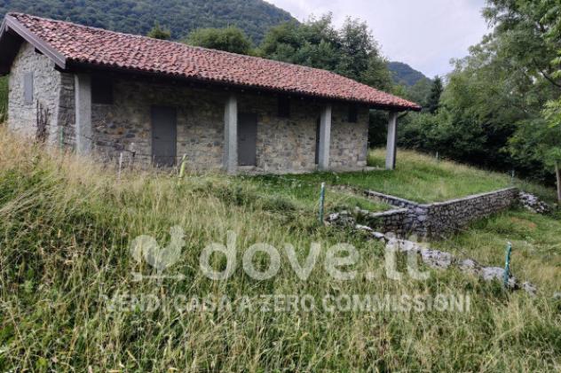 Rustico / Casale di 75 m² con 3 locali in vendita a Vedeseta