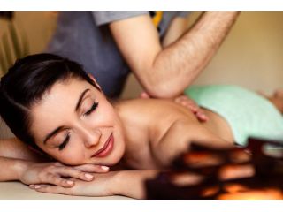 rilassamento con sodisffato,serio massaggitrice