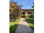 Villa singola con ampio giardino e capannone