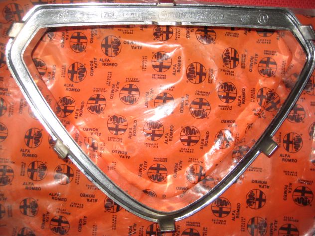 ALFA ROMEO ALFETTA CORNICE SCUDO MASCHERINA 117018912100 - Foto 2