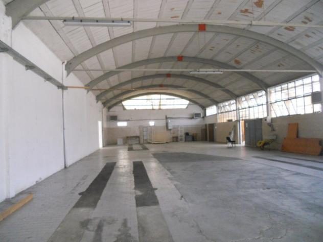 Immobile di 1000 m² con 4 locali in affitto a Settimo Milanese - Foto 4
