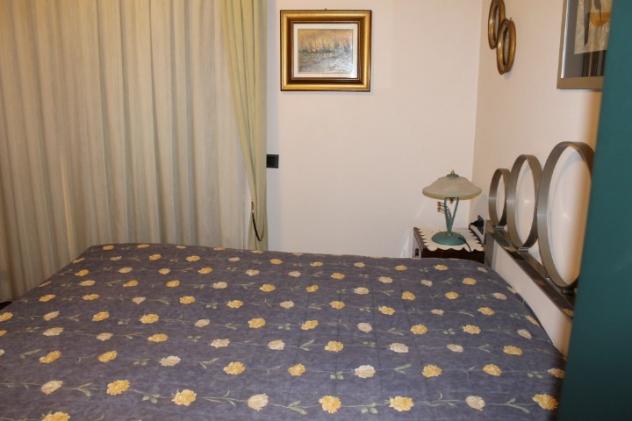 Alassio, Piazza Stalla, Bilocale piano secondo con ascensore, ampio terrazzo, doppio garage, posto auto e cantina - Foto 9
