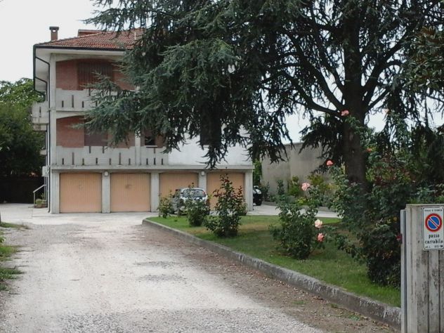 VENDO INTERO FABBRICATO DA CIELO A TERRA CON TERRENO - Foto 4