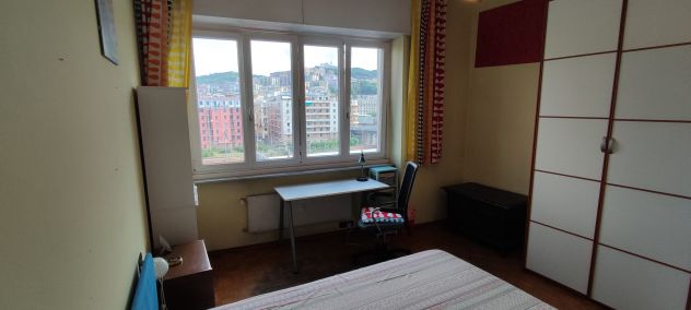 Camera spaziosa e luminosa, doppia uso singola, uso esclusivo parti comuni - Foto 2