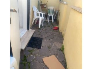 OSTIA MONOLOCALE ARREDATO CON CORTILETTO PRIVATO