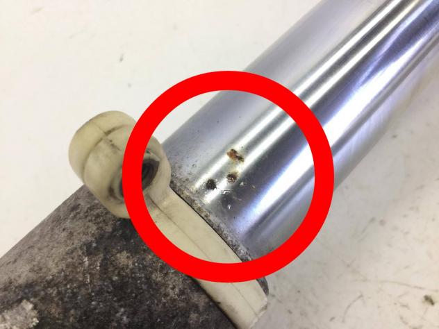 DUCATI MONSTER 750 FORCELLA - PUNTI DI RUGGINE SU PARTE BASSA STELO DESTRO 2002 - Foto 7